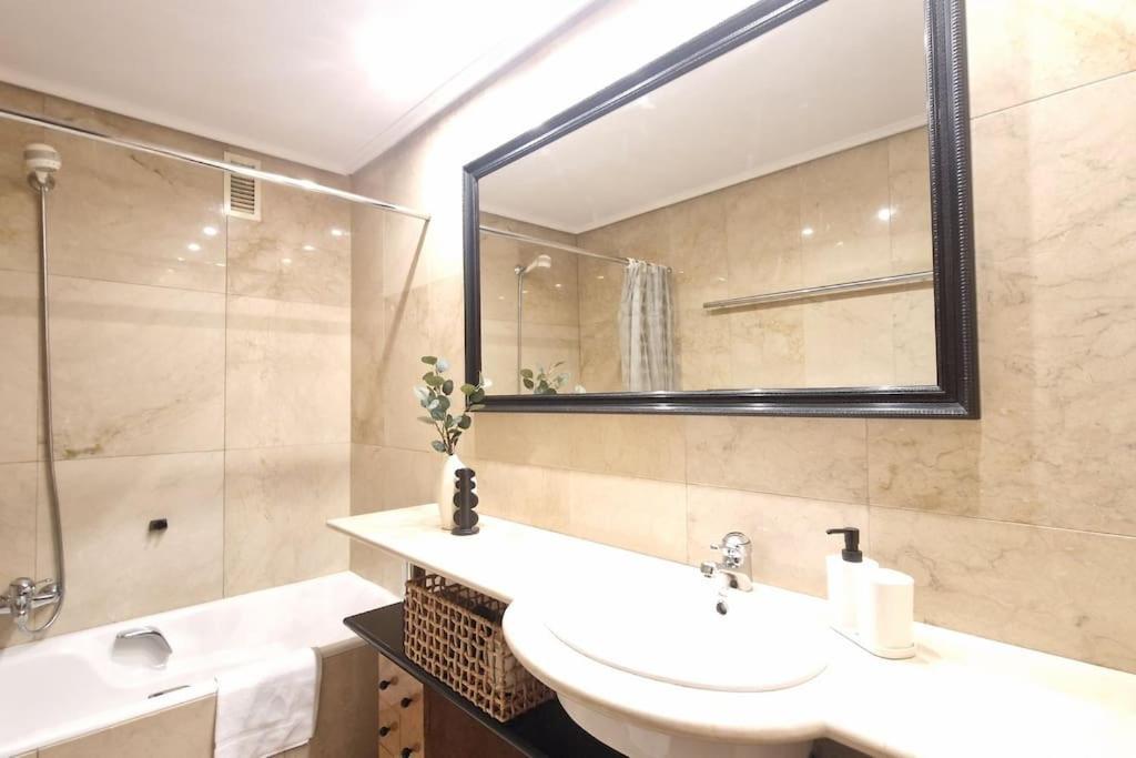 130m2 Premium & & Parking - Aloha Apartment